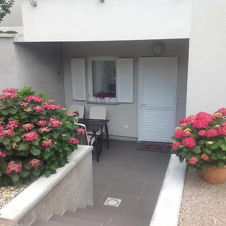 Apartments Villa Mantinela Malinska Exterior photo