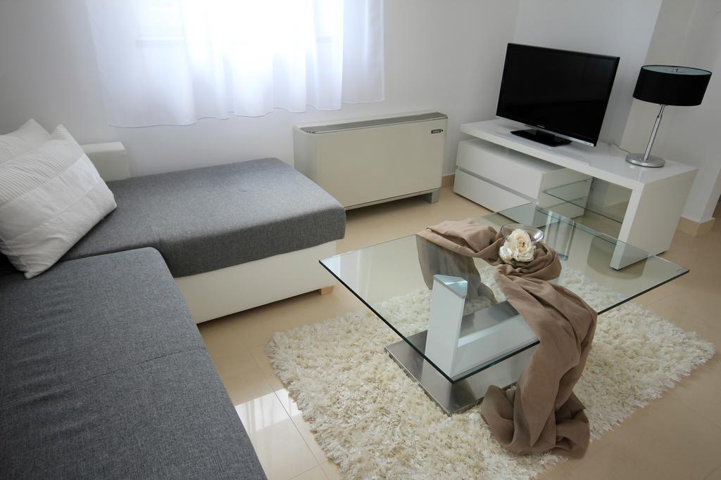 Mantinela Apartment *